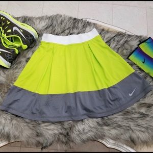 Rare Nike women’s high waisted tennis skirt